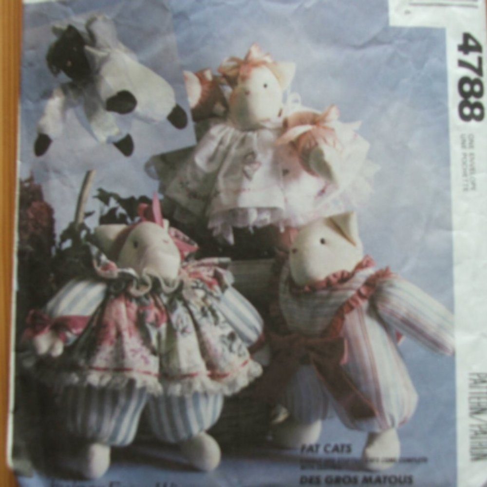 McCALL'S 4788 Fat Cats Stuffed Cats with Clothes Pattern CUT (#150)